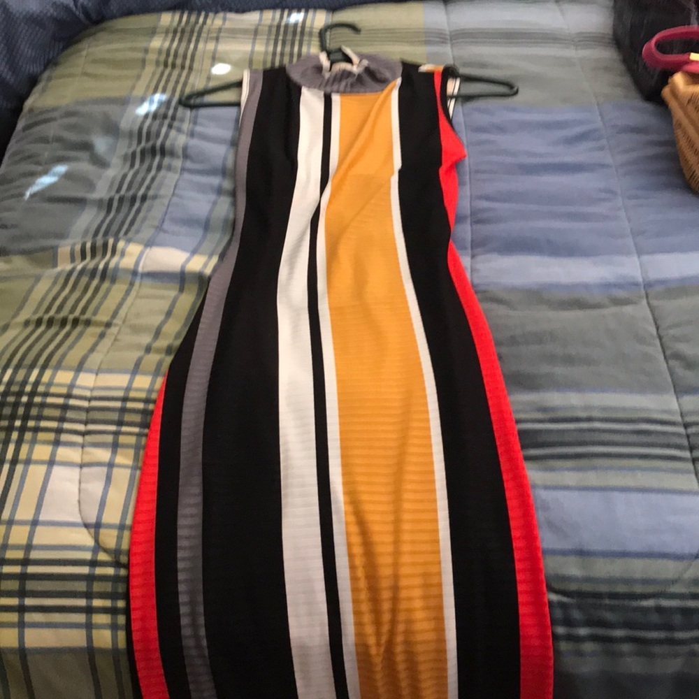 Dress - Picture 8 of 8